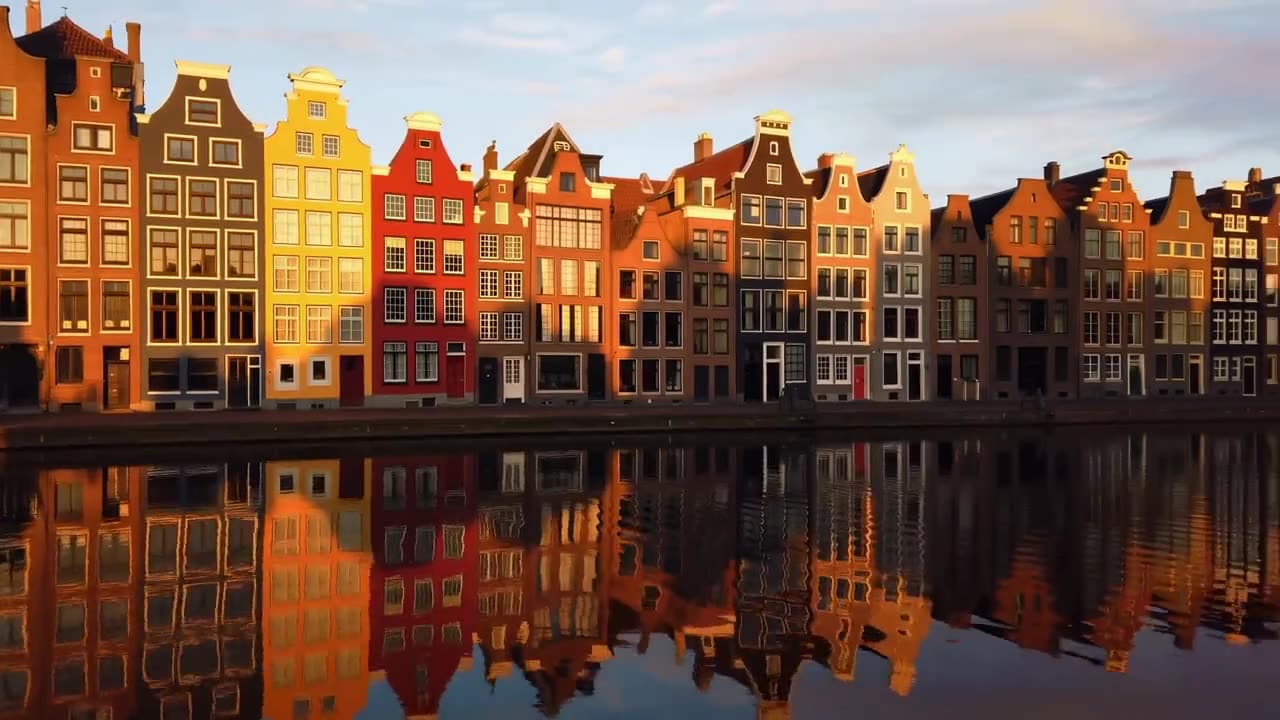 Grachtenpanden in het centrum van Amsterdam.